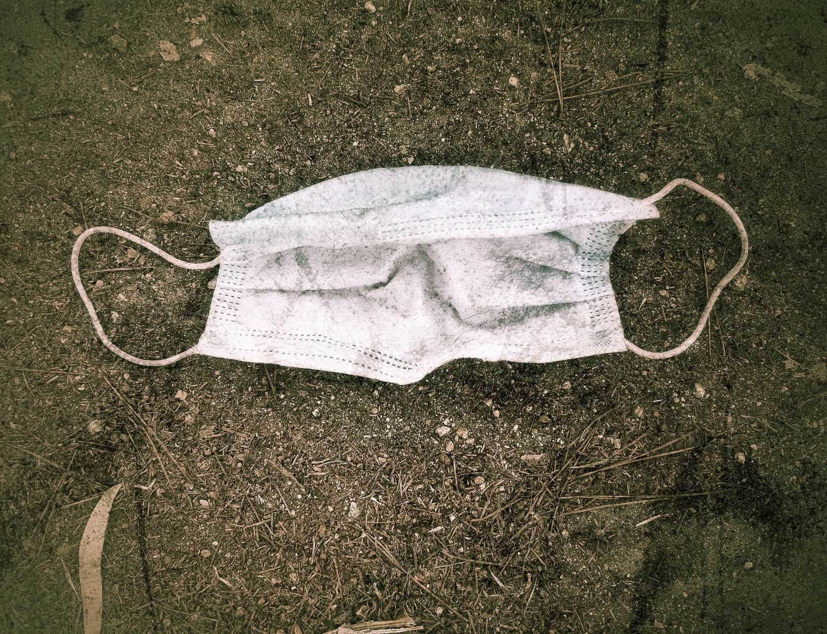Face mask on the ground